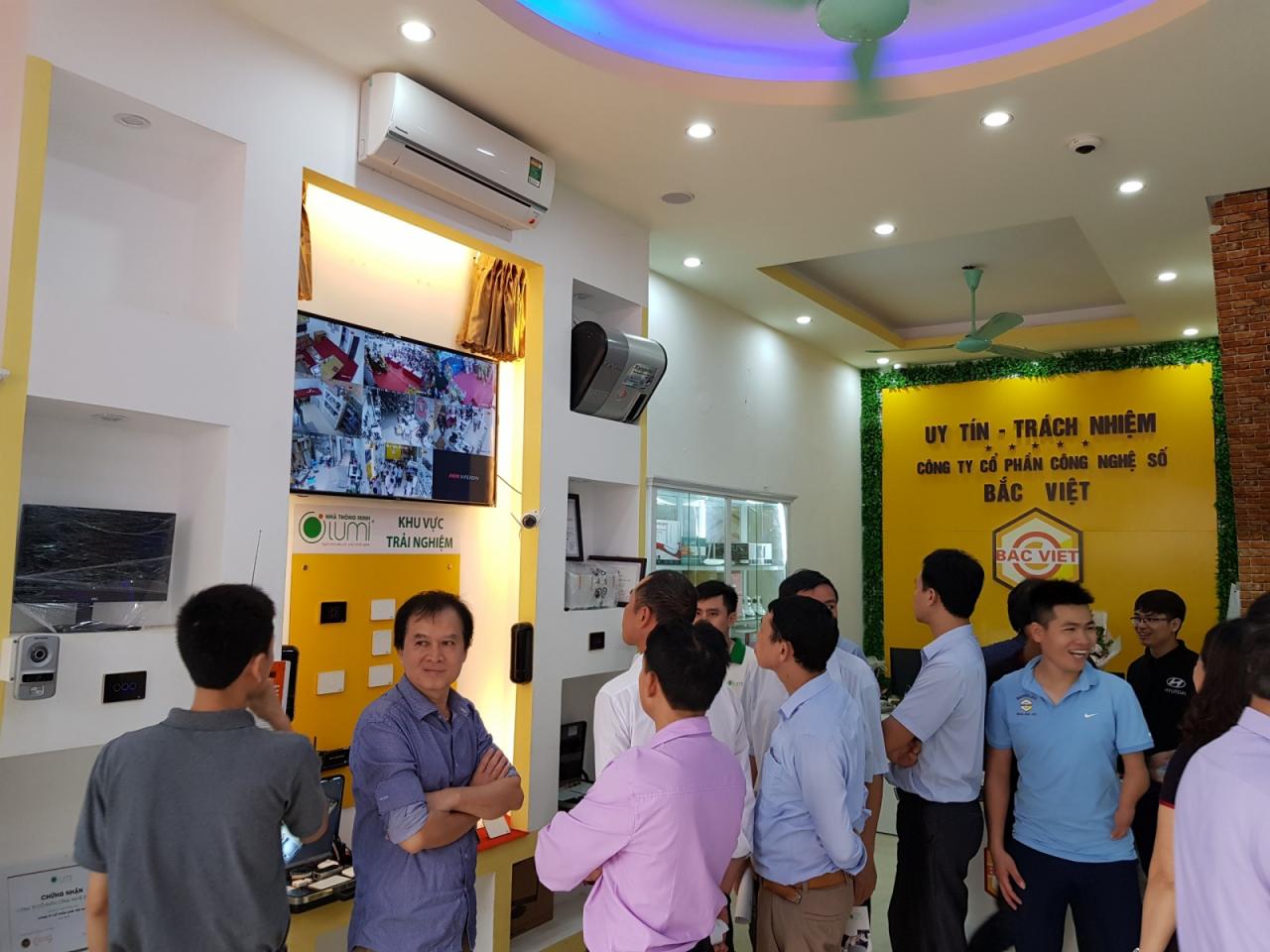 Khai trương đại lý Bắc Việt Lumi